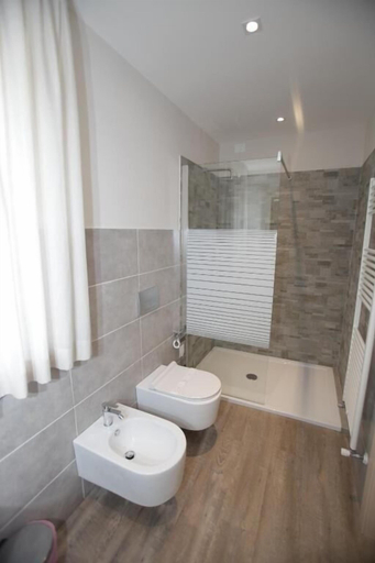 Bathroom 3, Hotel Europa, Vicenza