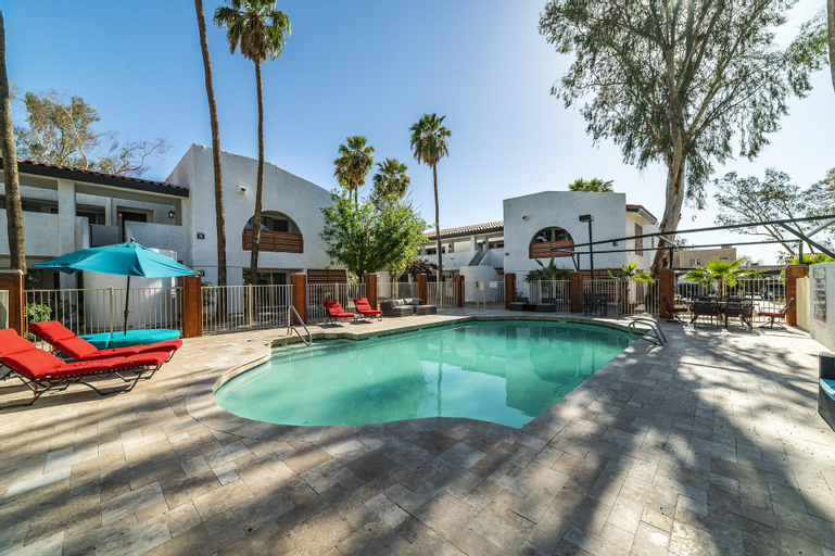 The Avenida Condominiums, Pinal
