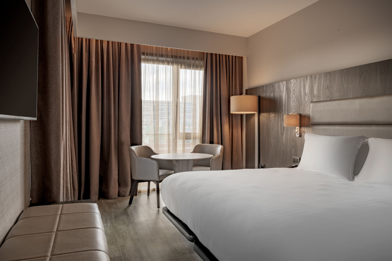 Bedroom 3, AC Hotel by Marriott Manchester City Centre, Manchester