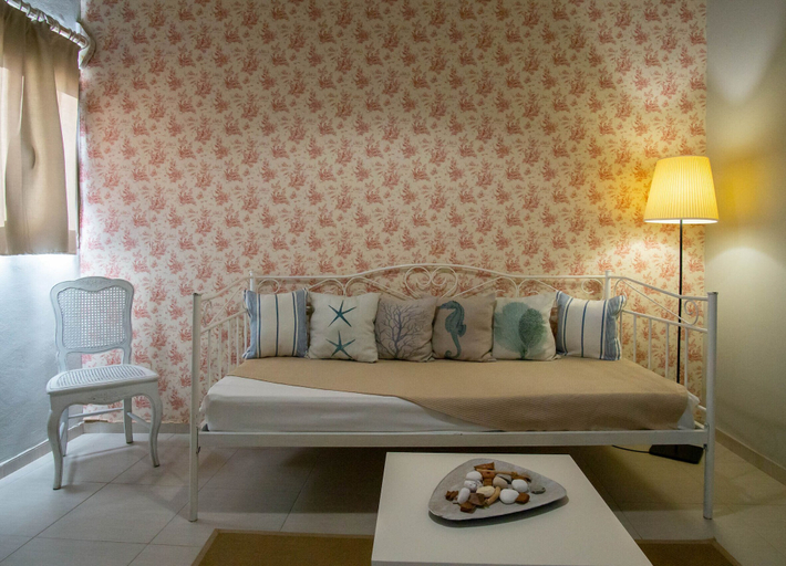 Bedroom 3, Golden Sun, Crete