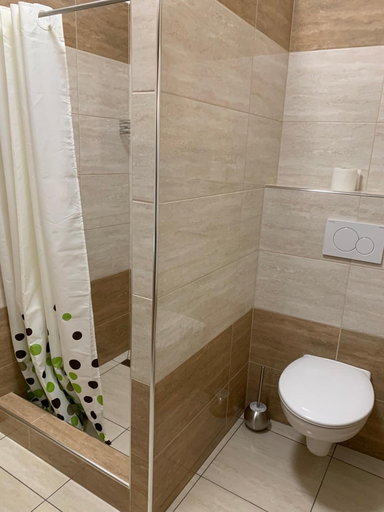 Bathroom 3, Zbojnícky penzión, Námestovo