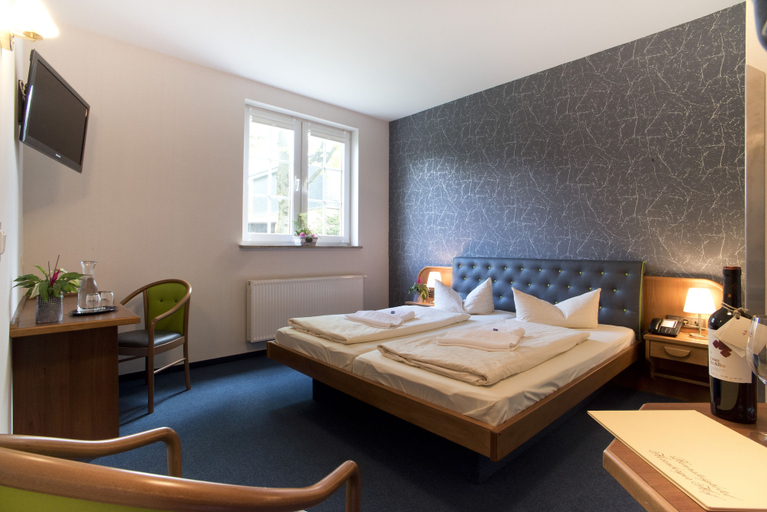 Bedroom 4, Rennsteighotel Herrnberger Hof, Sonneberg