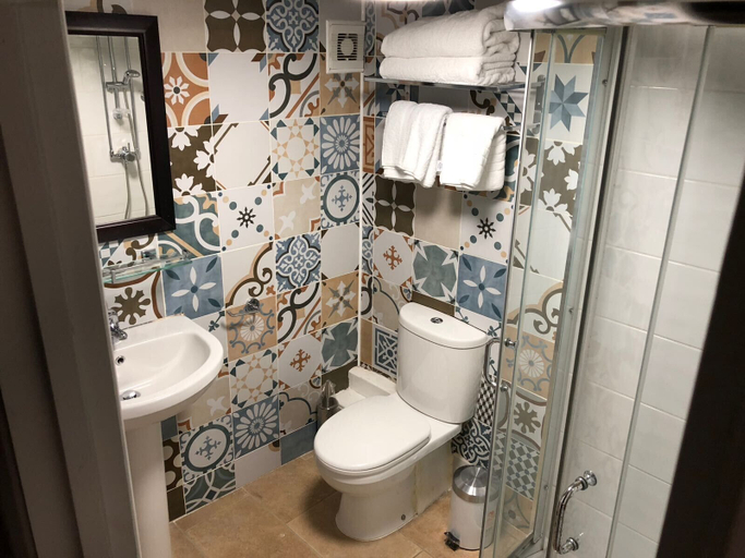 Bathroom, The Plough Bicester, Oxfordshire