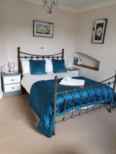 Bedroom 2, Bronwye Guest House, Powys