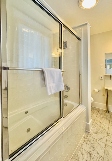 Bathroom 5, Gateways Inn & Restaurant, Berkshire