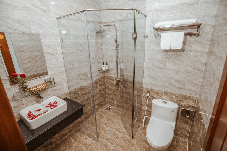 Bathroom 2, RedDoorz Premium Anh Duc Da Lat Hotel, Đà Lạt