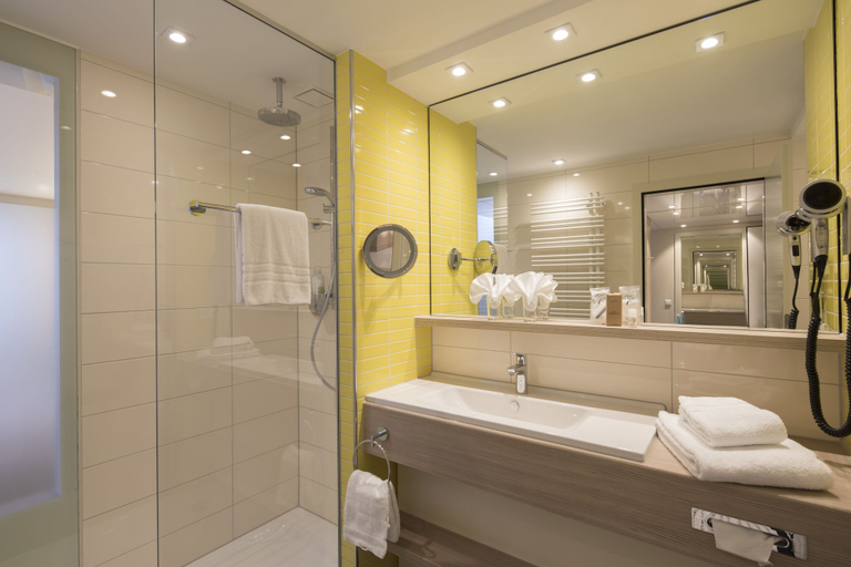 Bathroom 4, Sonnenhof Hotel & Restaurant, Ortenaukreis