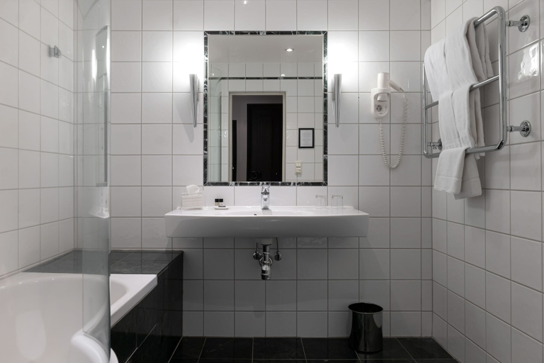 Bathroom 5, Elite Hotel Savoy, Malmö