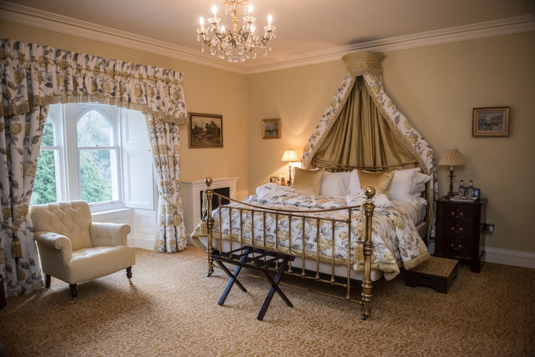 Bedroom 2, Crossbasket Castle Hotel & Restaurant, South Lanarkshire