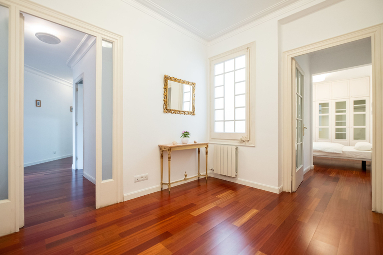 Others 4, Stunning 4BR Apart in Sagrada Familia, Barcelona