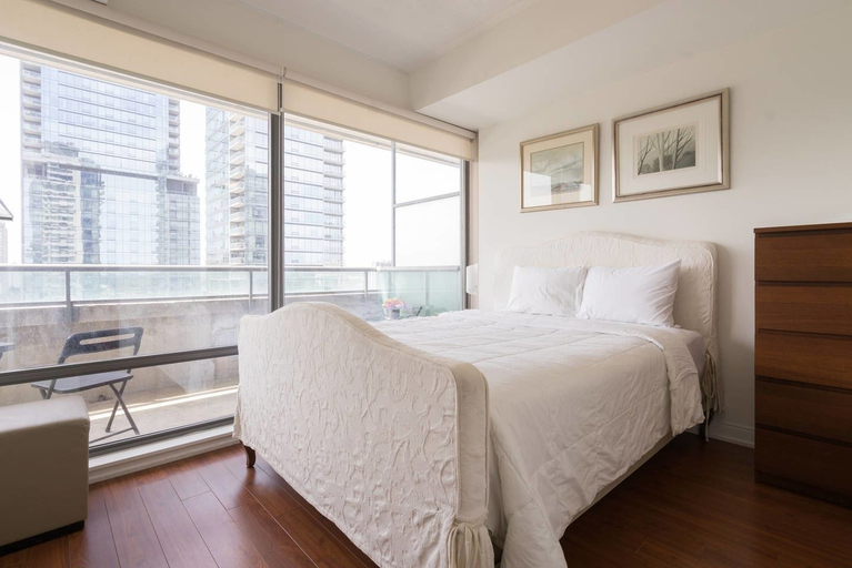 Bedroom 2, Yorkville Fantasy Yonge & Bloor 2BR 2BT, Toronto