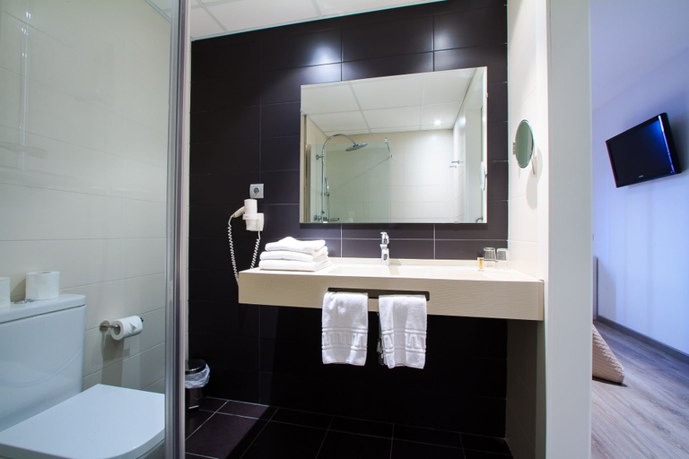 Bathroom 5, Hotel Salomé, Tarragona