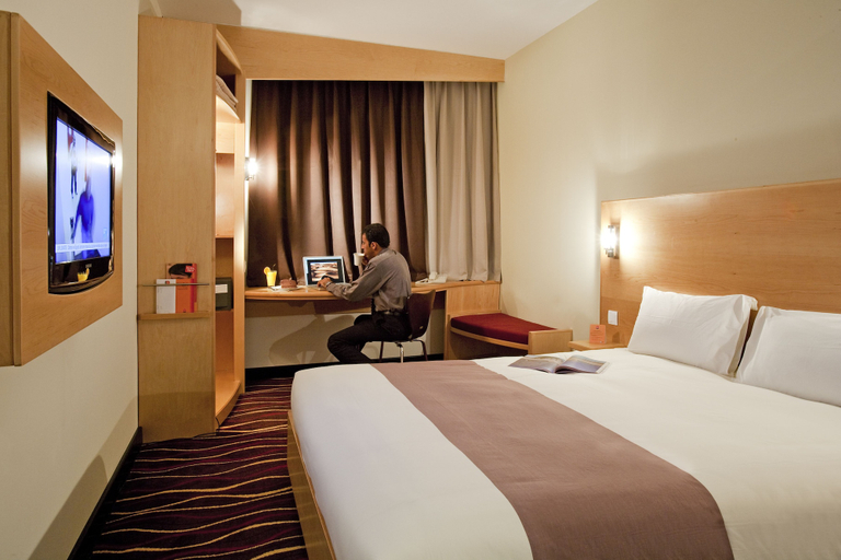 Bedroom 3, ibis Muscat, Bausher
