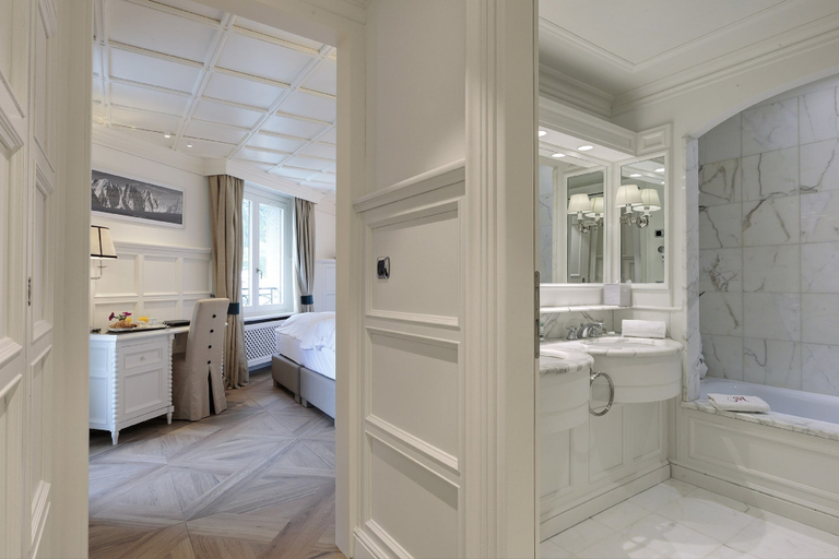 Bathroom 5, Grand Hôtel Des Alpes, Haute-Savoie