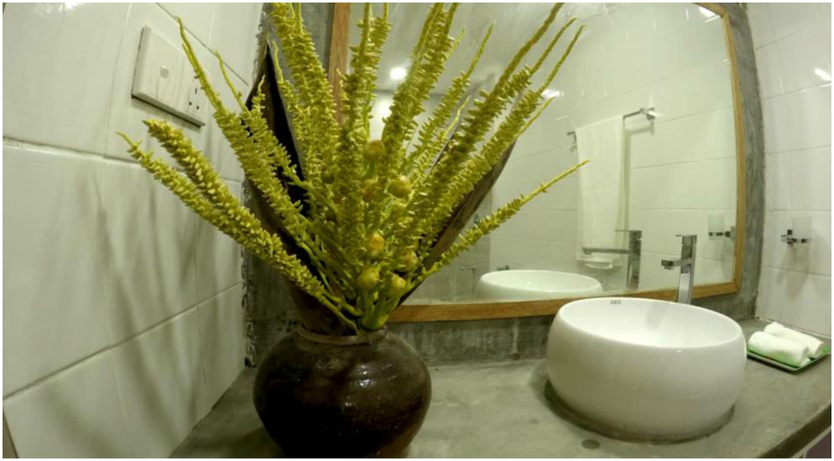 Bathroom 4, Dhiffushi White Sand Beach Hotel, Kaafu Atoll