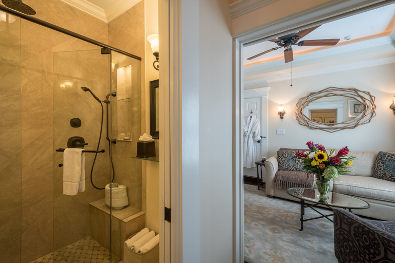 Bathroom 5, The Kenwood Inn, Saint Johns