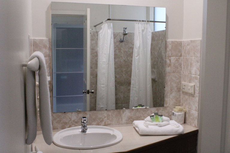 Bathroom 3, Prom Country Lodge, South Gippsland - East