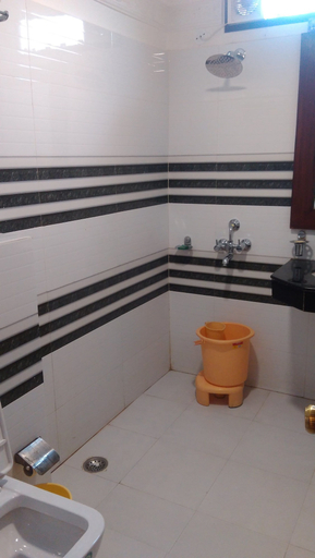 Bathroom 4, Hotel Khajuraho Temple View, Chhatarpur