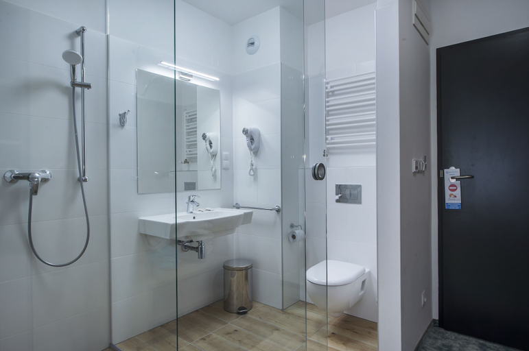 Bathroom 4, Henryk, Świnoujście
