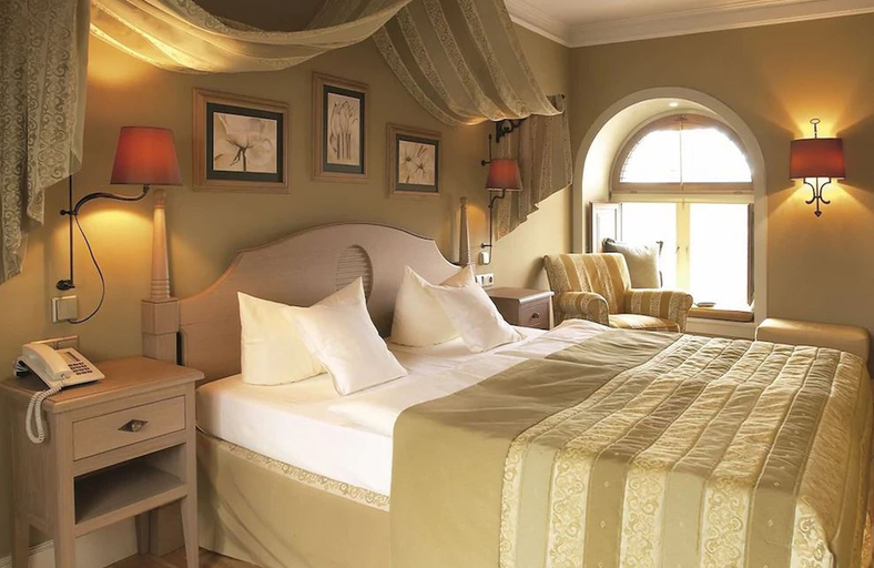 Bedroom 4, Schlosshotel Steinburg, Würzburg