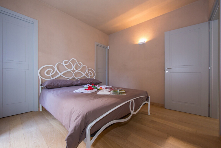 Room 4, Griante Le Maioliche Apt. 01, Como