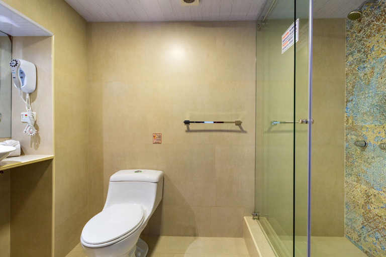 Bathroom 4, Friends Hotel & Rooftop - Historic Center & Museums, Quito