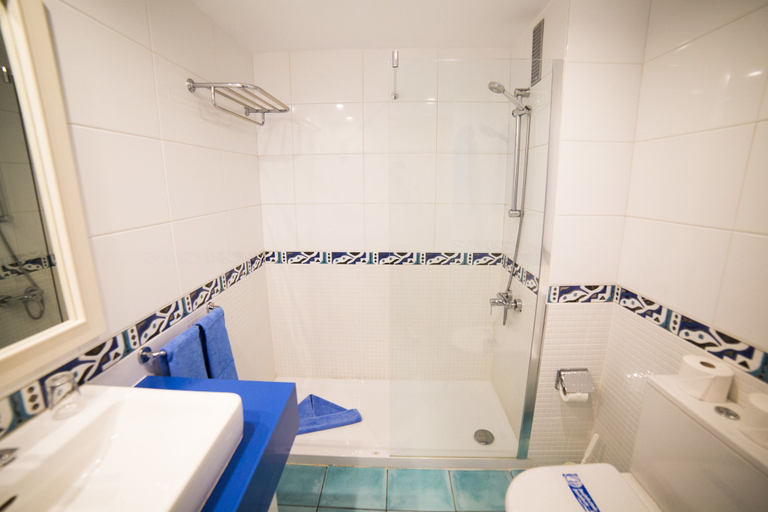 Bathroom 5, Apartamentos Cala D'Or, Las Palmas
