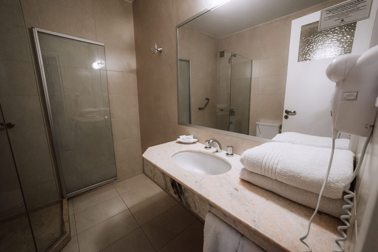 Bathroom 4, Hotel Carlos V, Capital