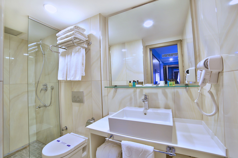 Bathroom 5, The Tango Hotel Istanbul, Beyoğlu