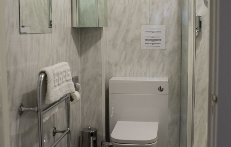 Bathroom 3, Apartment 4, Skye Holiday Apartments, Phoenix Flats, Highland