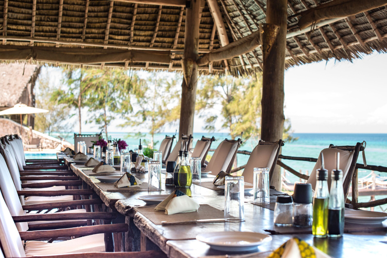 Food & Drinks 5, Sunshine Marine Lodge, Kaskazini 'A'