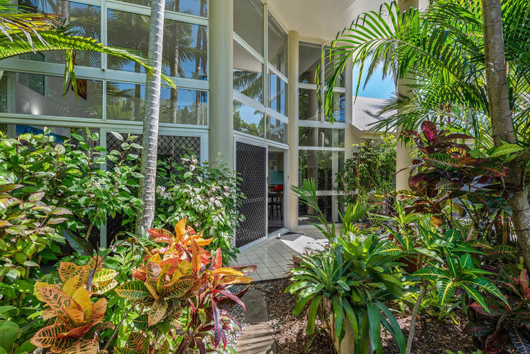 Exterior & Views 2, Tropical Nites, Douglas