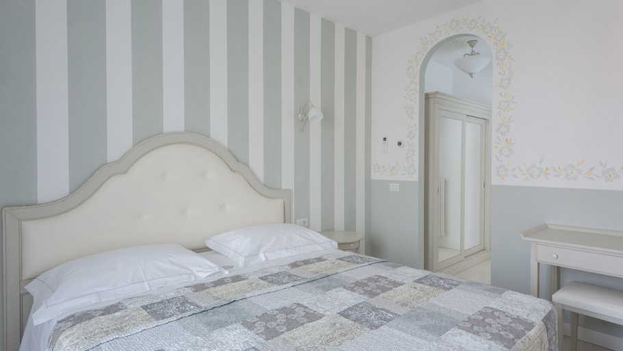Bedroom 2, Gruppo Luxe Domus, Pavia