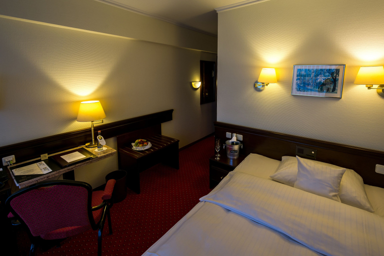 Bedroom 2, Sachsenwald Hotel Reinbek, Stormarn