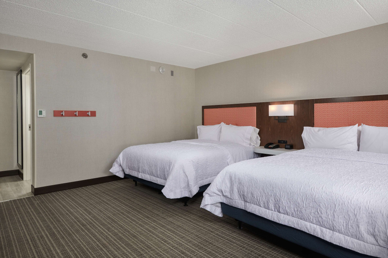 Bedroom 3, Hampton Inn Fairfax City, Fairfax City