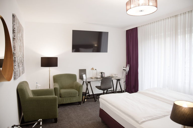 Bedroom 4, Hotel Les Nations, Berlin