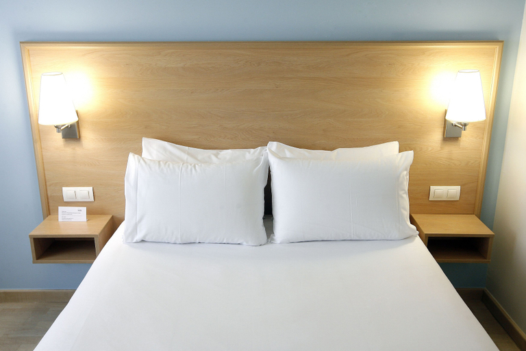 Bedroom 4, Travelodge Valencia Aeropuerto, Valencia