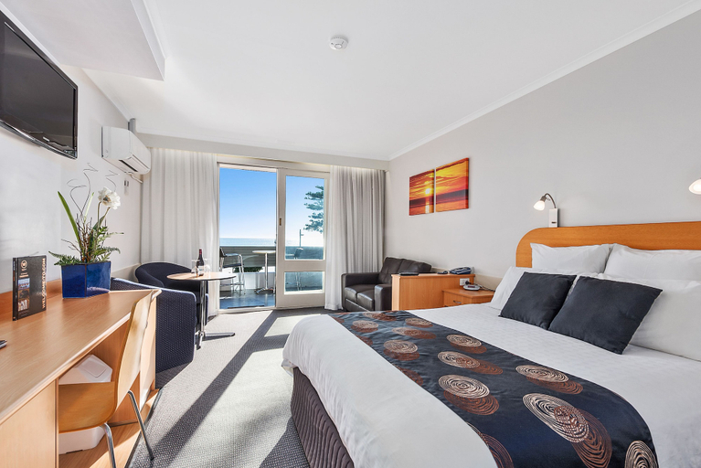 Bedroom 3, Beachfront Voyager Motor Inn, Burnie - Pt A