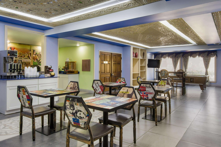 Food & Drinks 4, 1 Life Studio and Suites, Vanderburgh