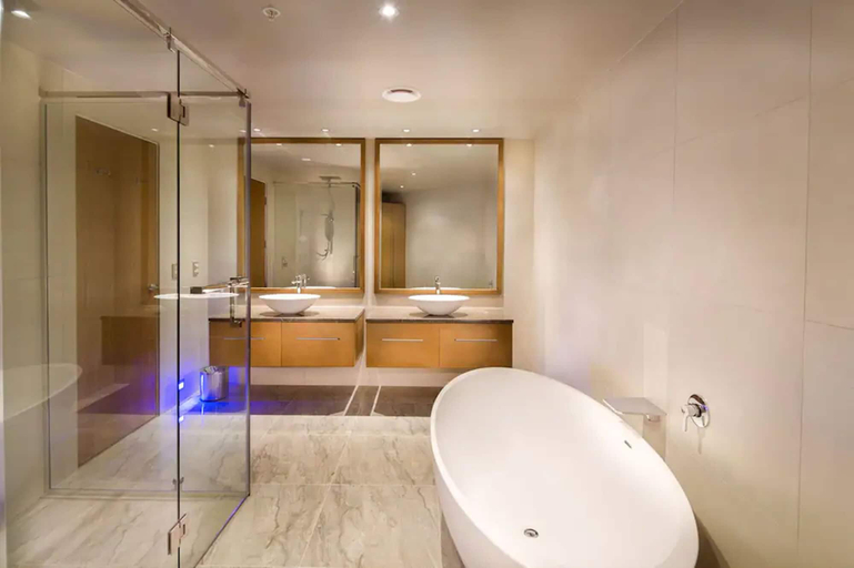 Bathroom 5, Distinction Dunedin Hotel, Dunedin
