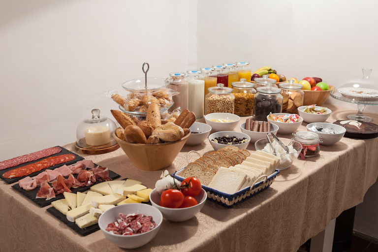 Food & Drinks 5, Hostel Bed in Girona, Girona