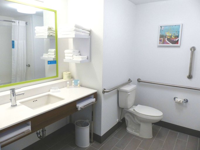 Bathroom 4, Hampton Inn Paramus, Bergen