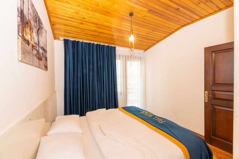 Bedroom 4, Opera House Hotel, Beyoğlu