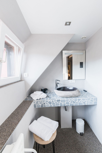 Bathroom 4, Auberge au Boeuf, Bas-Rhin