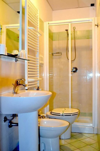 Bathroom 5, Hotel Conte Ruggero, Enna