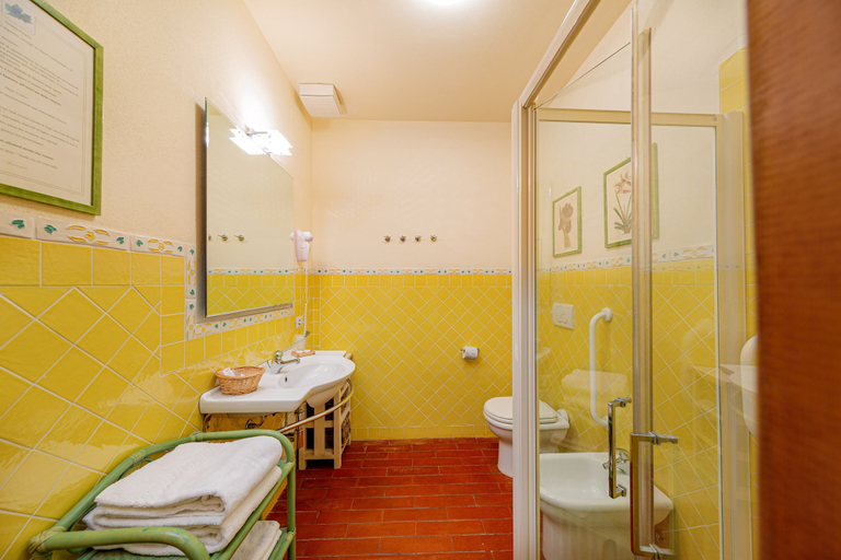 Bathroom 5, Wine Resort Ledà d'Ittiri, Sassari
