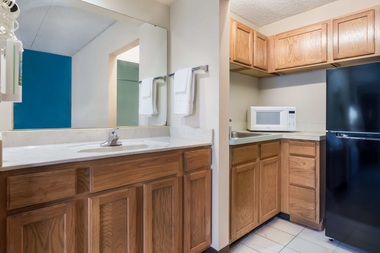 Others 4, 1 Life Studio and Suites, Vanderburgh