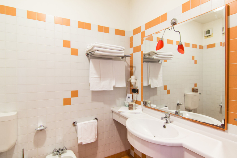 Bathroom 4, Hotel Du Park, L'Aquila