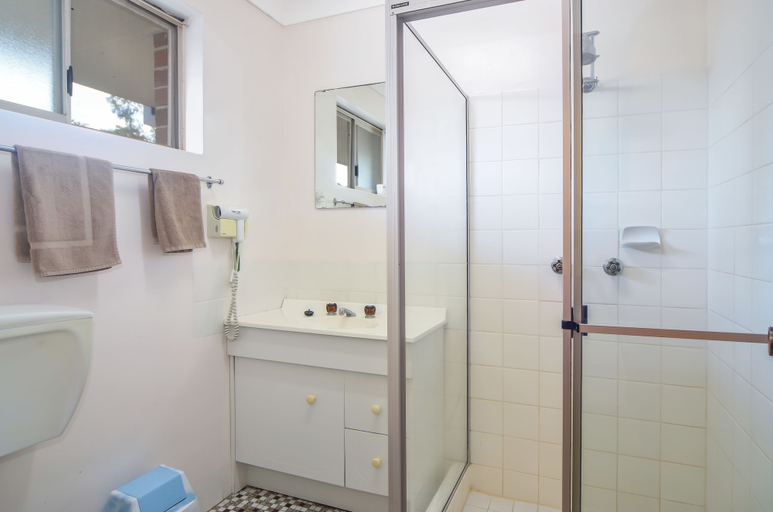Bathroom 4, Pleasant Way River Lodge, Shoalhaven - Pt A