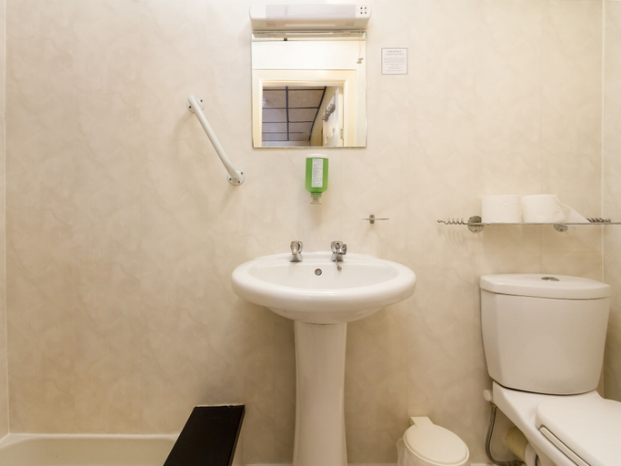Bathroom 3, The Oak Lea Hotel, Blackpool